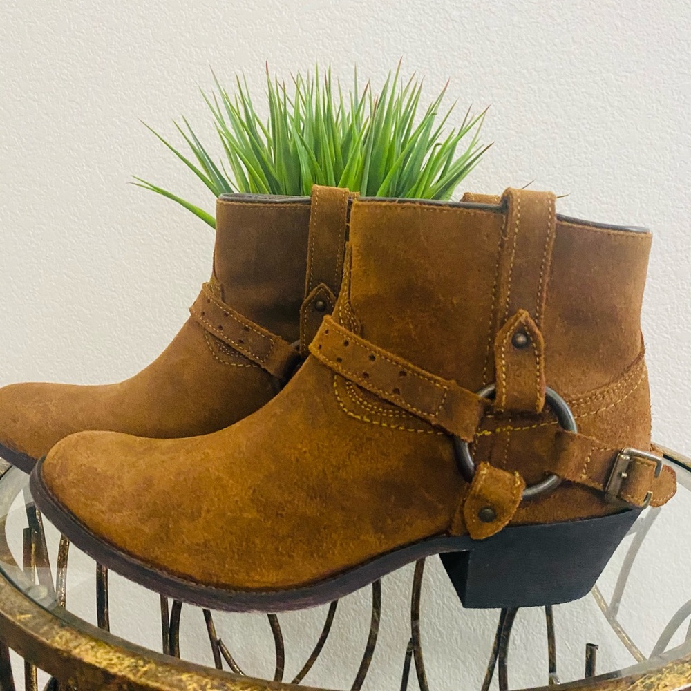 New Laredo boots